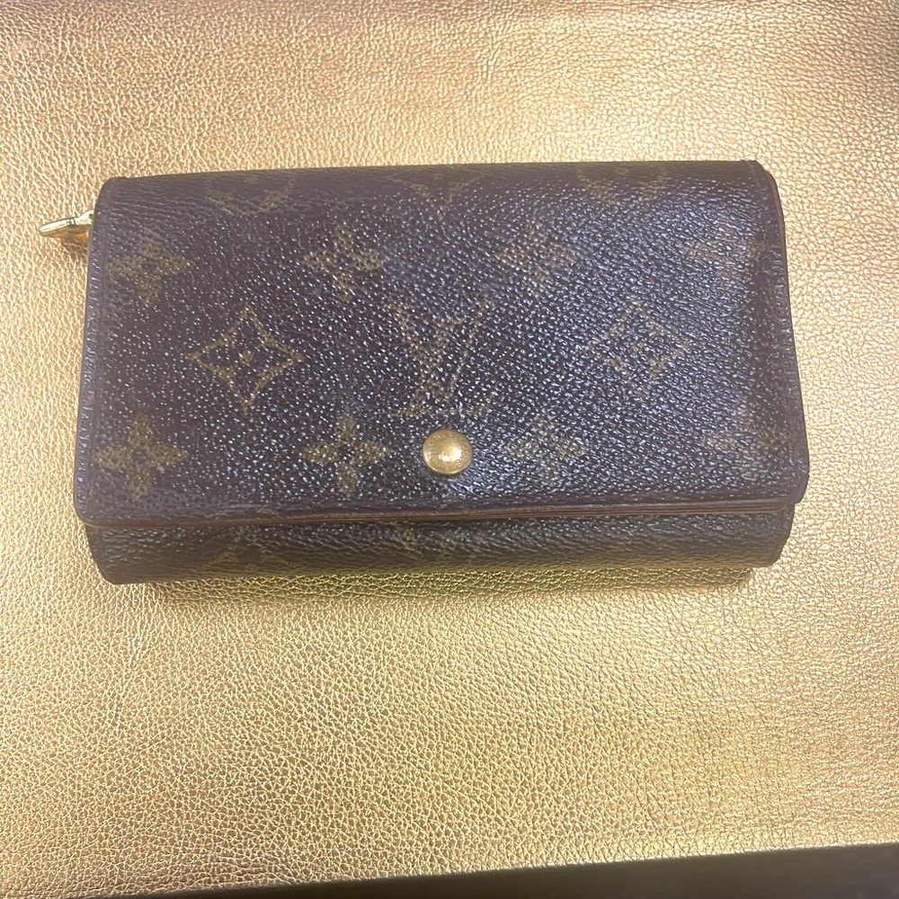 Authentic Louis Vuitton Portefeiulle Tresor wallet CA0917